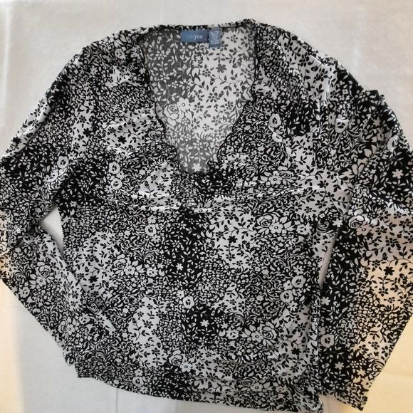 tres YOU Soft Black and White Floral Printed Scalloped Neck Top Ladies size XL - Picture 1 of 9
